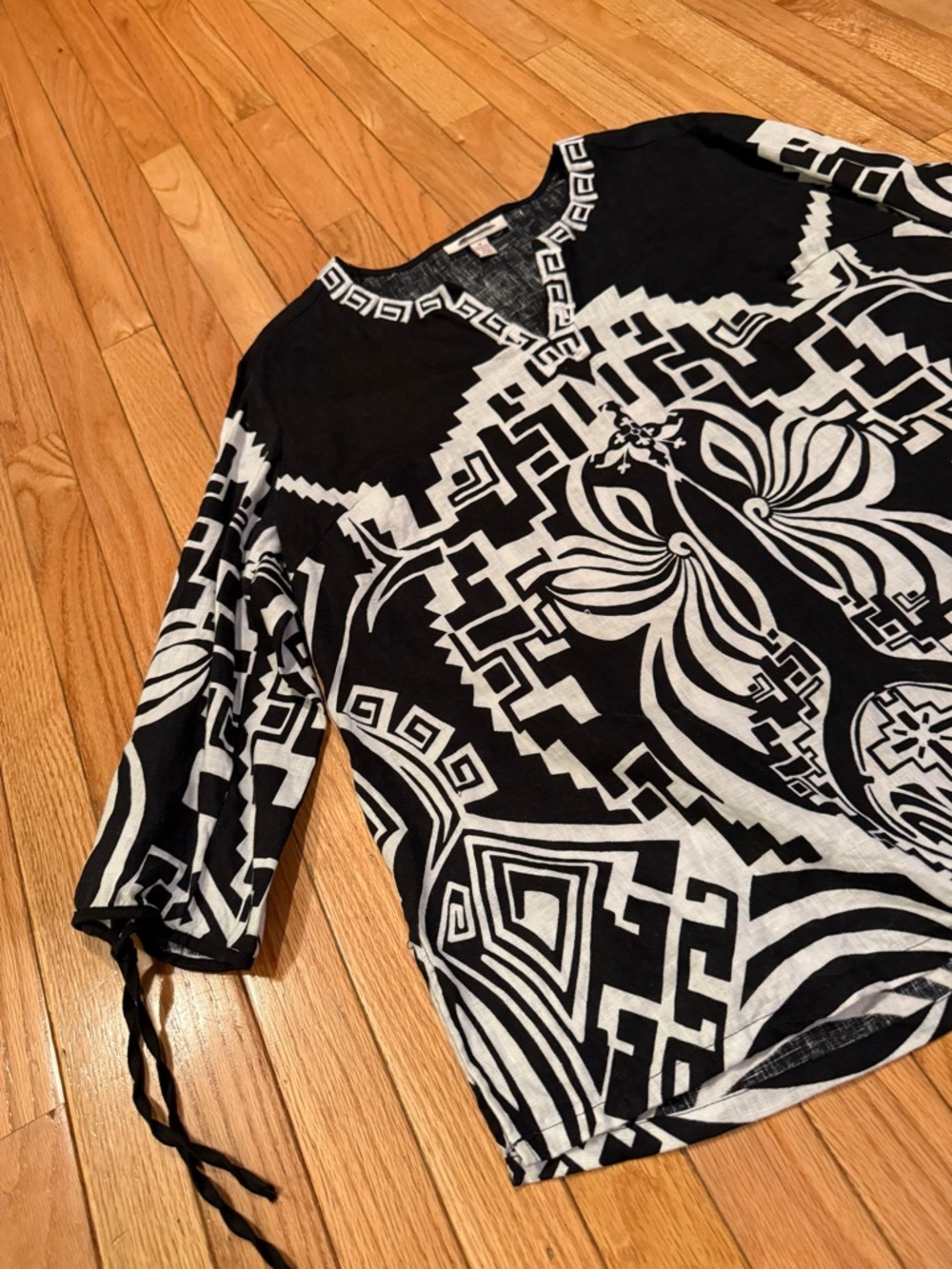 Black & White Linen Geometric Print Women's Top - Picture 3 of 8